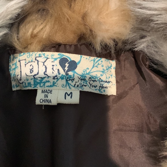 Size small jolt faux fur jacket. Short and 3/4 sleeves. - Picture 3 of 4